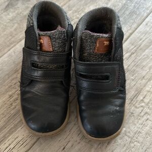 Used Carters toddler boys black winter boots size 9